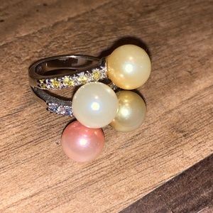 Beautiful bling pearl ring